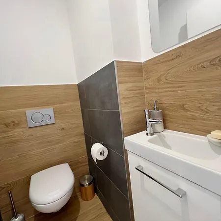 - 4 People - Parking - Swimming Pool Antibes