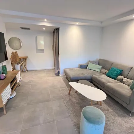 - 4 People - Parking - Swimming Pool * Antibes