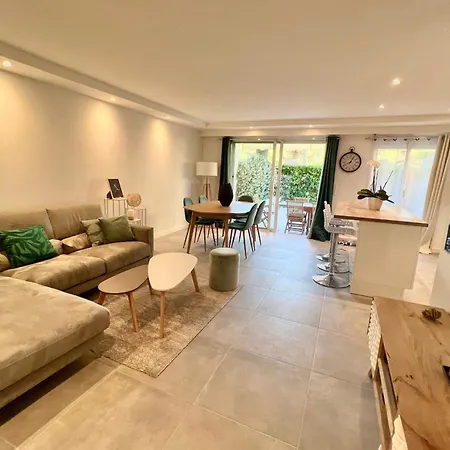 - 4 People - Parking - Swimming Pool Apartment *