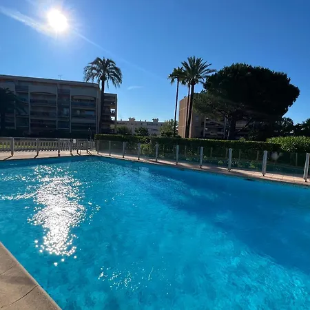 - 4 People - Parking - Swimming Pool Apartment Antibes