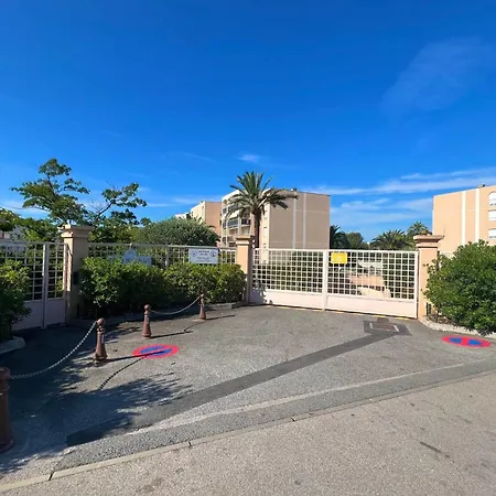 - 4 People - Parking - Swimming Pool Apartment Antibes