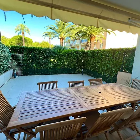 - 4 People - Parking - Swimming Pool Apartment *
