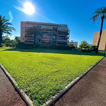 - 4 People - Parking - Swimming Pool Apartment Antibes