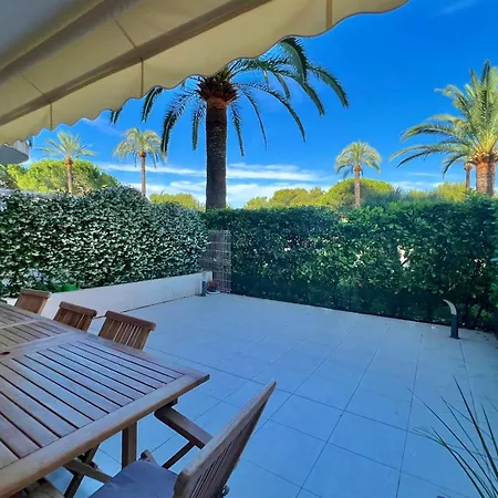 - 4 People - Parking - Swimming Pool Apartment *