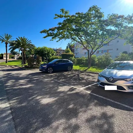 - 4 People - Parking - Swimming Pool * Antibes